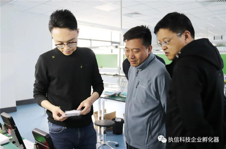 天津市工業和信息化局工業中小企業創新發展處處長李剛一行到諾邁科技調研參觀